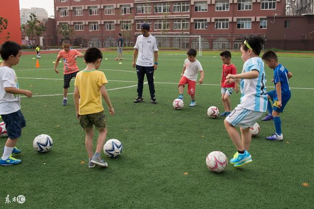 瓜帅谈滕哈赫：他会更强大回归 成绩差我也会下课
